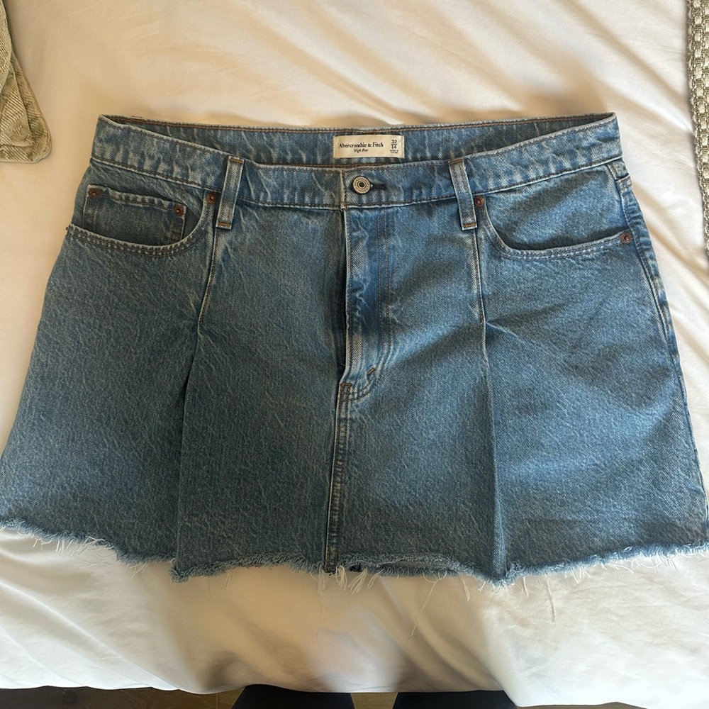 Abercrombie & Fitch Pleated Denim Mini Skirt | Size 32